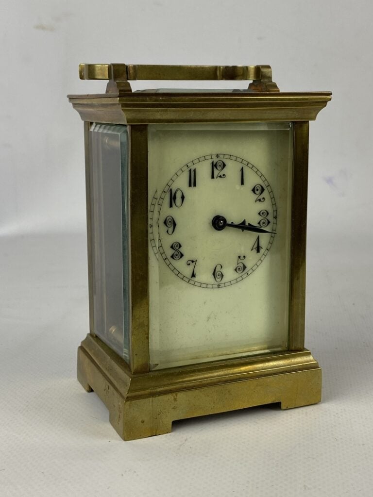 Pendulette d'officier à monture cage en laiton et métal doré - Le cadran émaill…