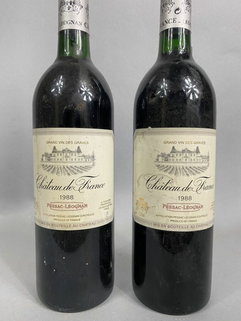 Pessac-Léognan, Château de France - Lot de deux bouteilles, 1988 - (en l'état)…