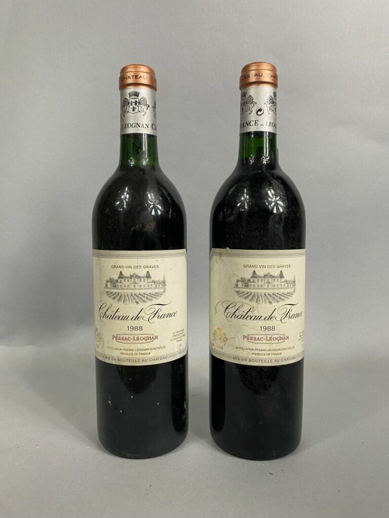 Pessac-Léognan, Château de France - Lot de deux bouteilles, 1988 - (en l'état)…