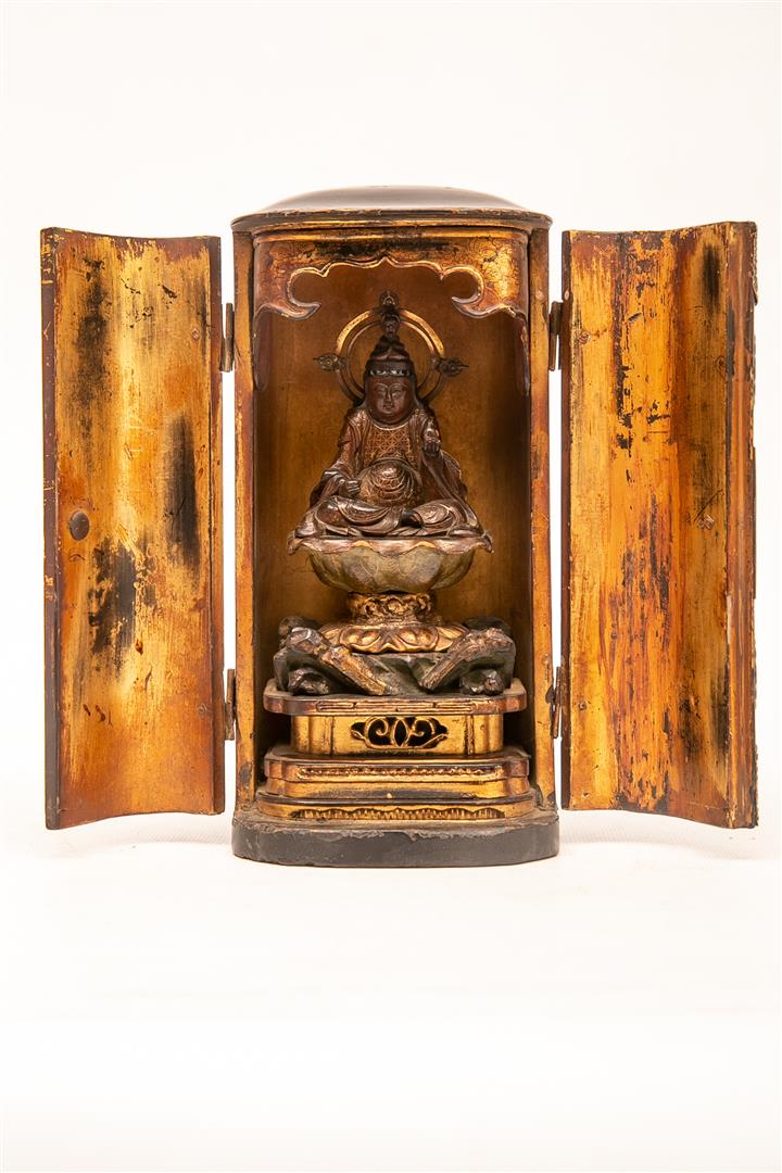 PETIT AUTEL VOTIF DEDIE A KANNON, BUTSUDAN - Japon, Epoque XIXe siècle - Bois l…