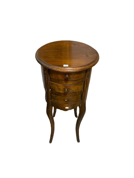 Petit chevet de forme tambour en bois naturel ouvrant par trois tiroirs en cein…