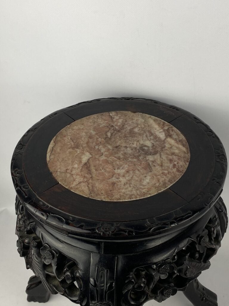 Petit guéridon en bois sculpté et plateau de marbre - Vietnam