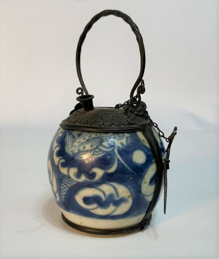 PETITE PIPE A EAU / A OPIUM EN CERAMIQUE BLEU BLANC - Vietnam - Décor au dragon…