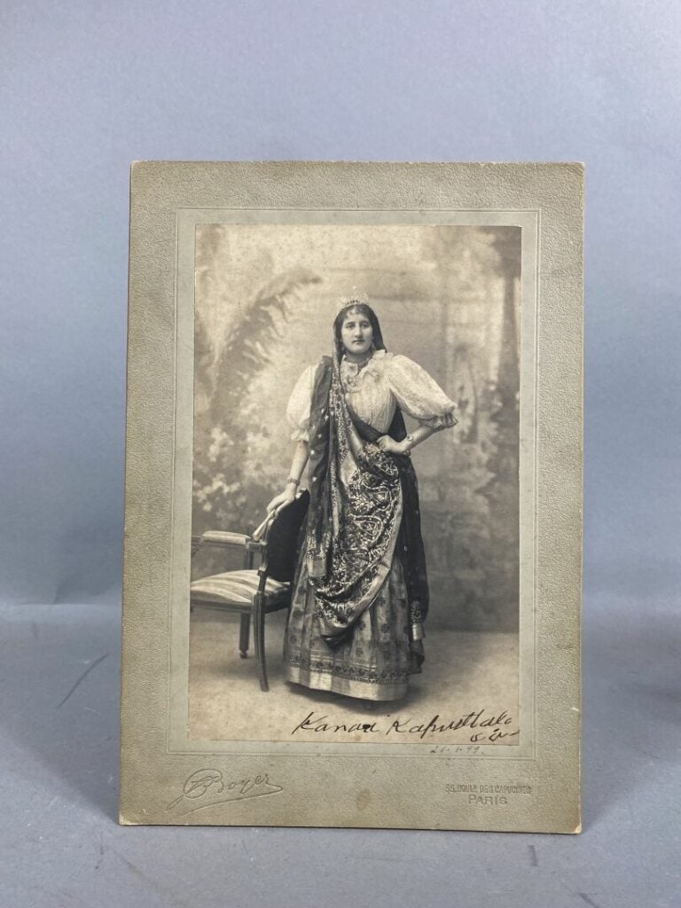 Photographie - Ensemble de deux cartes de visite. Portrait du maharaja Jagatjit…