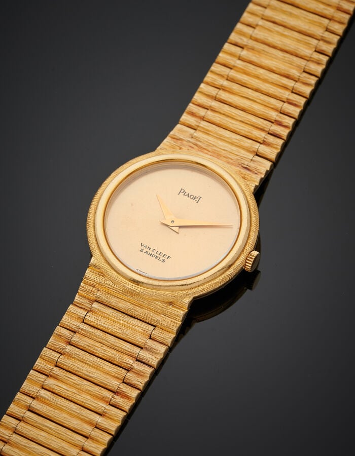 PIAGET - VAN CLEEF & ARPELS - BRACELET MONTRE ronde en or jaune (750‰) finement…