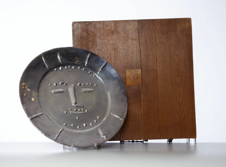 PICASSO Pablo (1881-1973) - "Dormeur" - Plat en argent, signé et numéroté 4/20…