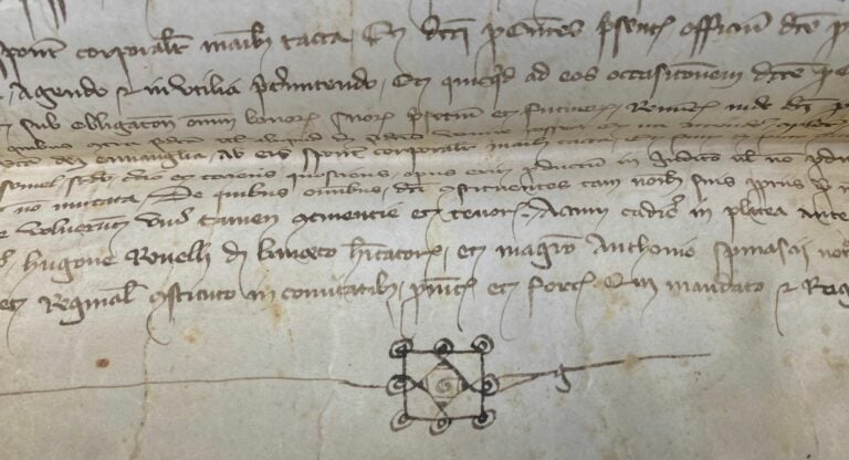 Pièce manuscrite datée de 1360. - Pièce sur vélin de 36 x 43 cm, encre noire. -…