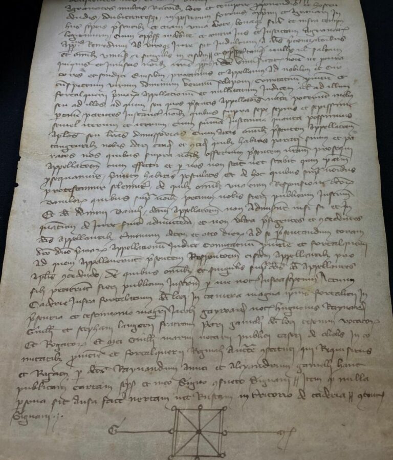 Pièce manuscrite datée de 1364. - Pièce sur vélin de 19,8 x 28 cm, encre noire.…