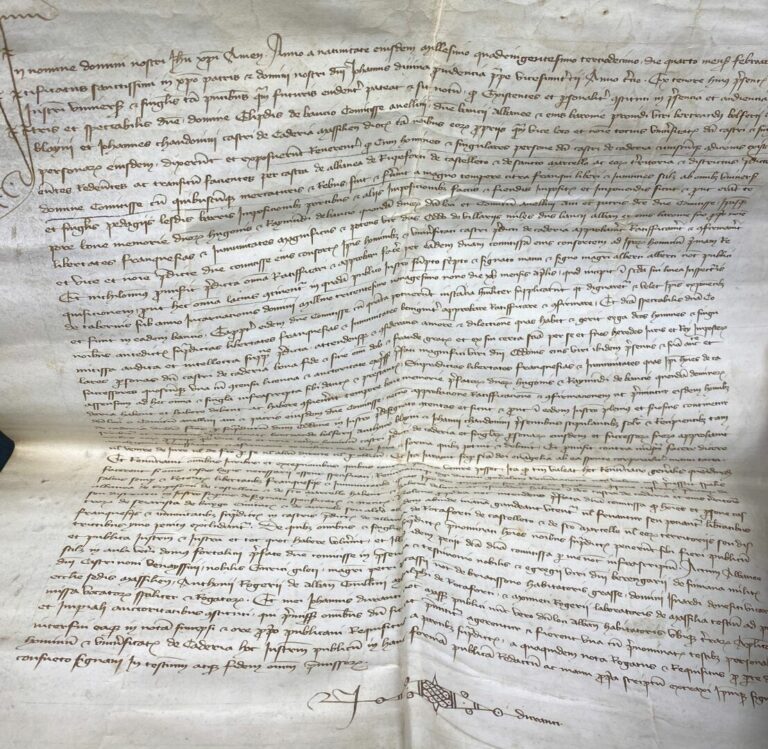 Pièce manuscrite datée de 1413. - Pièce de 35,8 x 46,5 cm, encre noire. - L'écr…