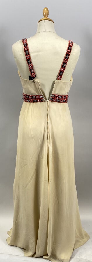 Pierre BALMAIN - Robe longue de soirée en soie beige ornée d'un motif superposé…