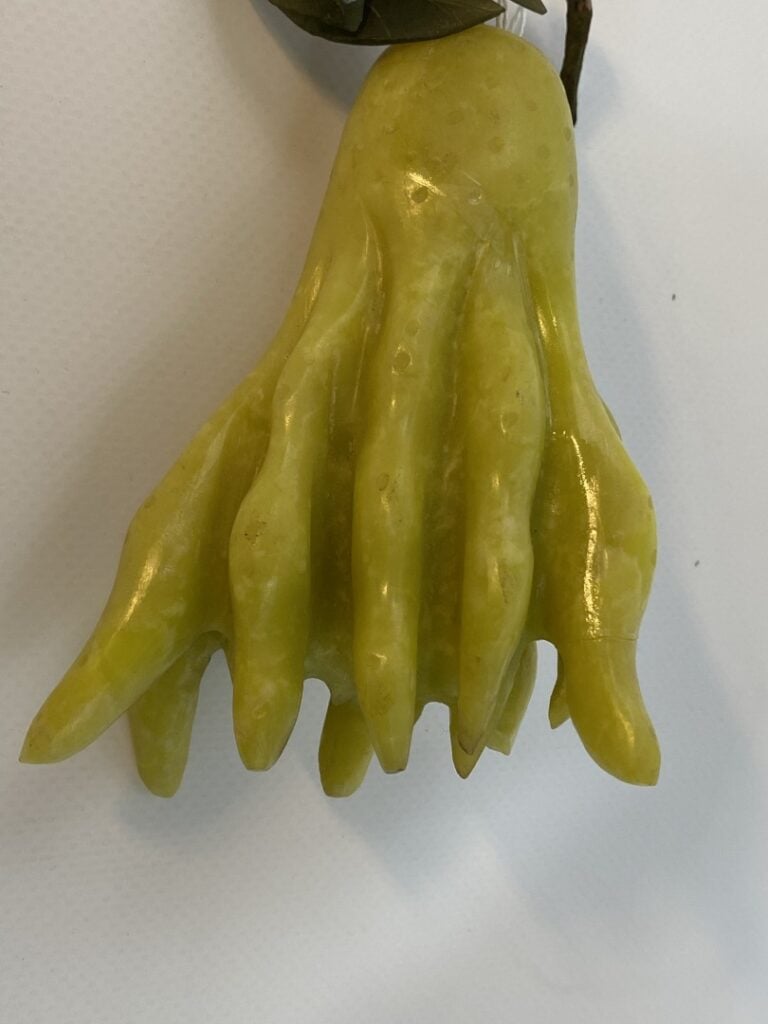 PIERRE DURE EN FORME DE CITRON DIGITE (MAIN DE BOUDDHA) - Chine - De forme allo…