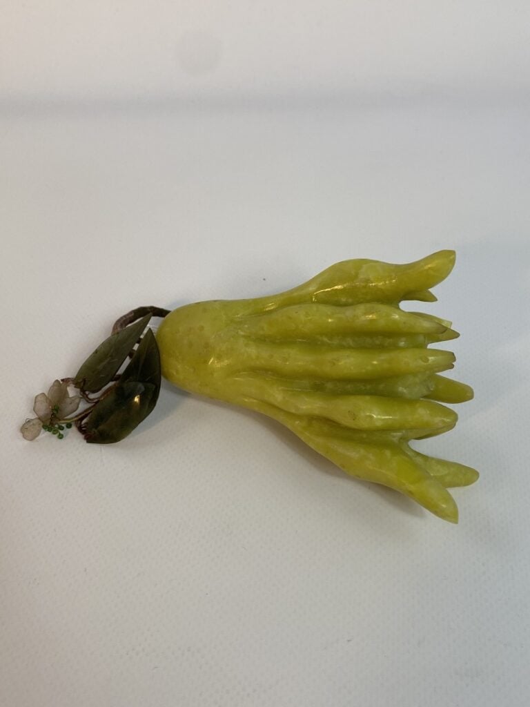 PIERRE DURE EN FORME DE CITRON DIGITE (MAIN DE BOUDDHA) - Chine - De forme allo…
