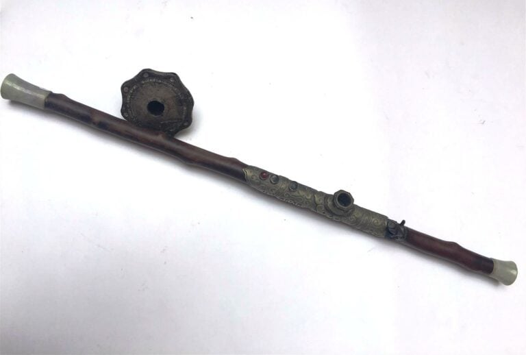 [-] PIPE A OPIUM EN BAMBOU ET A EMBOUTS A L'IMITATION DU JADE JADEITE - Vietnam…