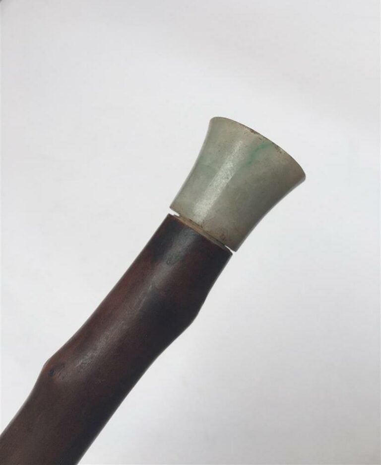 [-] PIPE A OPIUM EN BAMBOU ET A EMBOUTS A L'IMITATION DU JADE JADEITE - Vietnam…