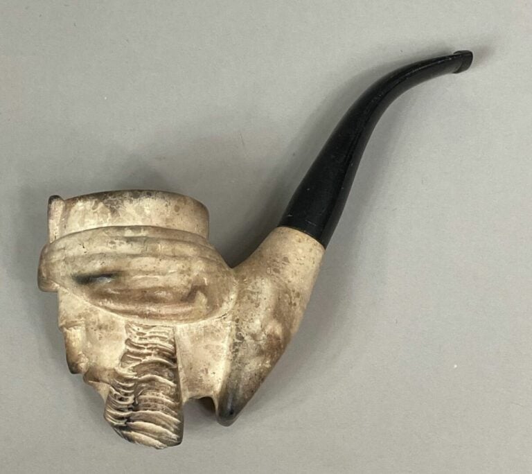 Pipe en écume de mer figurant un homme barbu portant un turban - Dans un écrin…