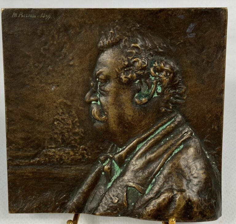 Plaque en bronze sculpté en bas-relief représentant le portrait en buste de pro…