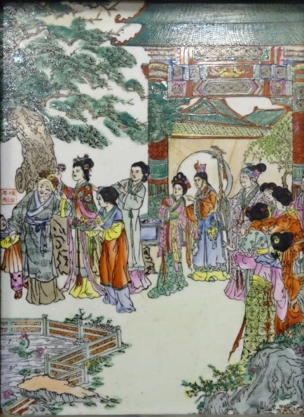 PLAQUE EN PORCELAINE EMAILLEE DANS LE GOUT DE LA FAMILLE VERTE - Chine, XXe siè…