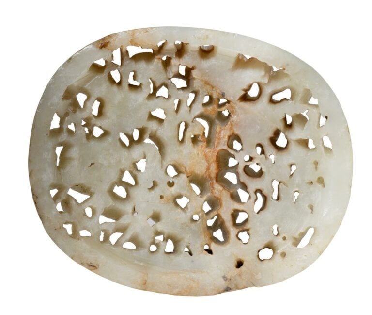 PLAQUE OVALE EN JADE NEPHRITE - Chine, Epoque XXe siècle, De style Ming - Sculp…