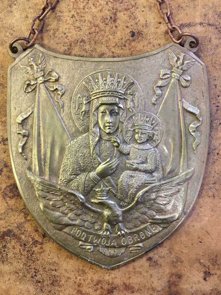 Plaque ryngraf en bronze représentant la vierge à l'enfant de Czestochowa sur u…