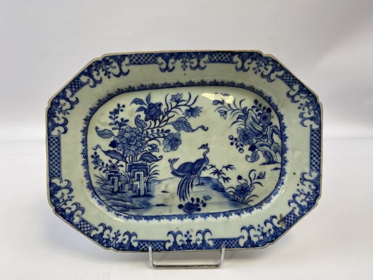 PLAT RECTANGULAIRE EN PORCELAINE BLEU BLANC - Chine - Plat rectangulaire à pans…