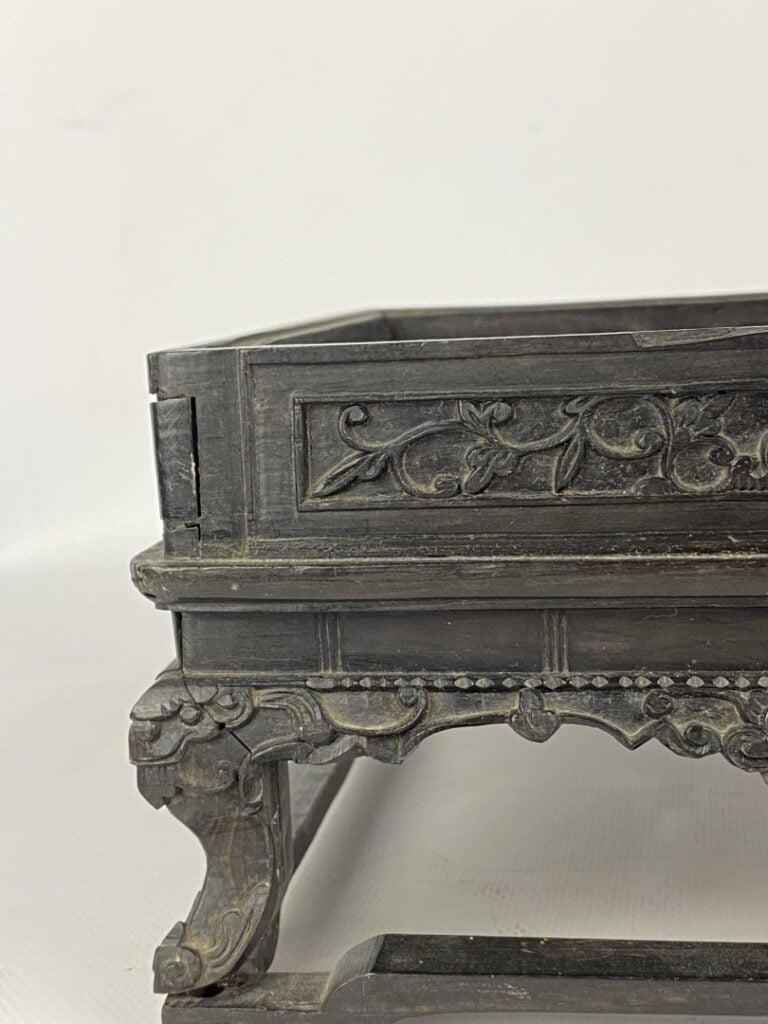 Plateau de lettré en bois sculpté - Vietnam - Scupté de feuillages et fleurs. -…