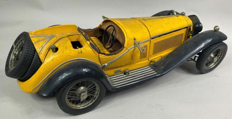 POCHER - Alfa Romeo, maquette de voiture en plastique jaune et noir. - L: 49 cm…