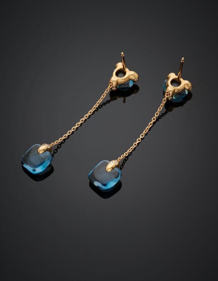 POMELLATO - Paire de PENDANTS d'OREILLES "Nudo" en or jaune (750‰)composés de c…