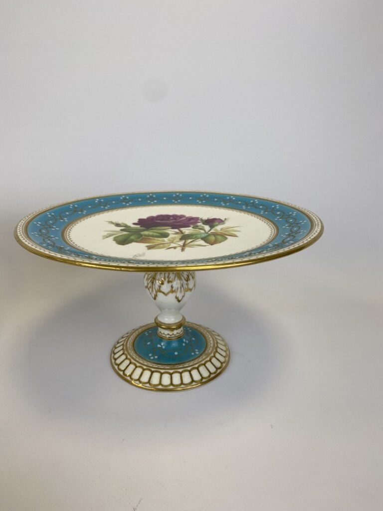PORCELAINE DE PARIS - Dans le goût de SEVRES 1er tiers du 19ème. - Comprenant d…