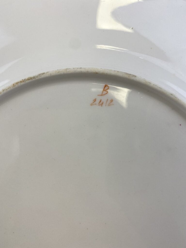 PORCELAINE DE PARIS - Dans le gôut de SEVRES 1er tiers du 19ème. - Comprenant h…