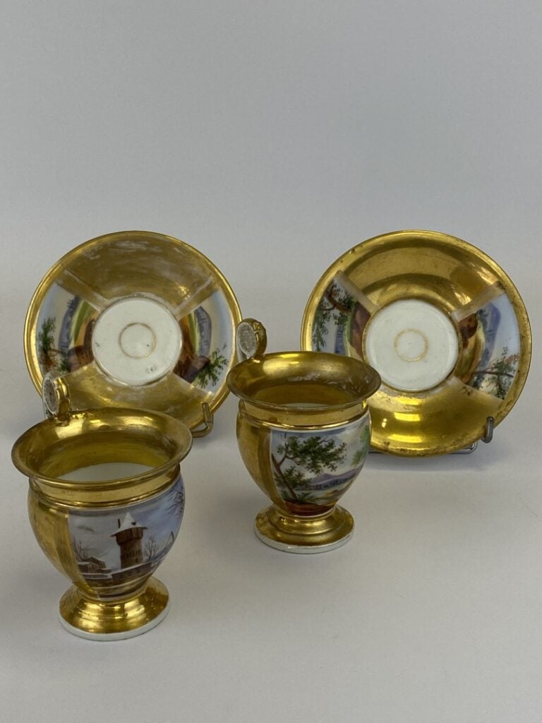 PORCELAINE DE PARIS - Epoque Empire - Paire de tasses en porcelaine de paris à…