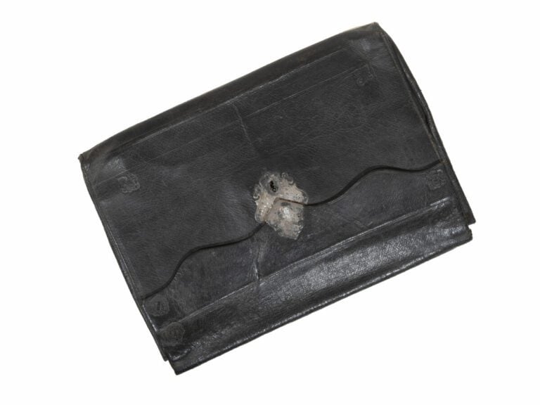 Porte-documents en cuir. - 31 x 42 cm