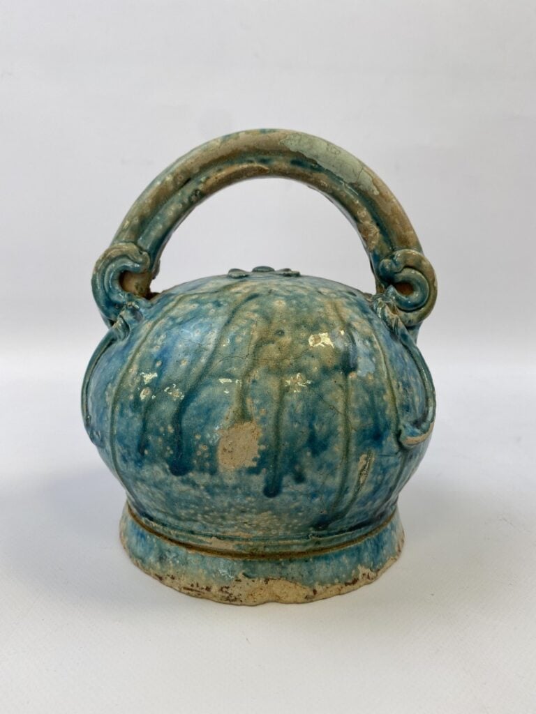 POT A CHAUX EN GRES EMAILLE TURQUOISE - Vietnam, Dynastie des Nguyen, Epoque XI…