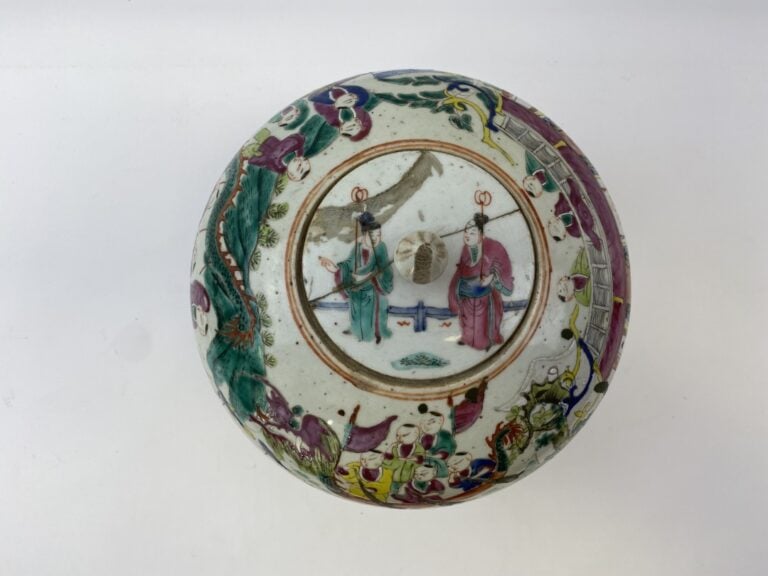 POT A GINGEMBRE EN PORCELAINE DANS LE SYLE DE LA FAMILLE ROSE - Chine - A décor…
