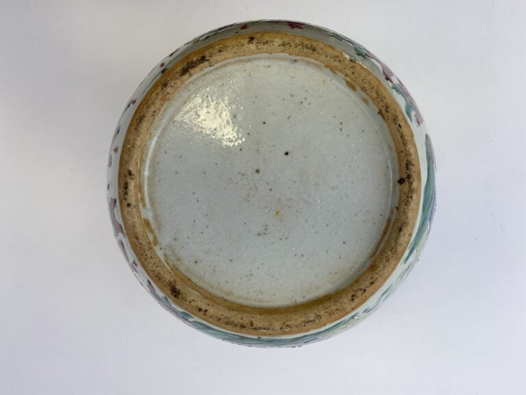 POT A GINGEMBRE EN PORCELAINE DANS LE SYLE DE LA FAMILLE ROSE - Chine - A décor…
