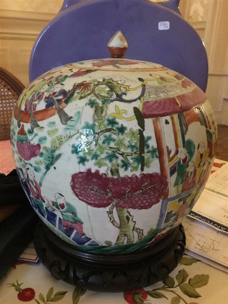 POT A GINGEMBRE EN PORCELAINE DANS LE SYLE DE LA FAMILLE ROSE - Chine - A décor…