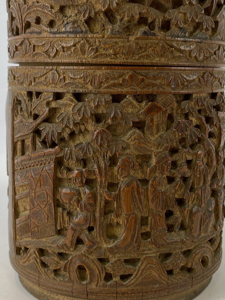 Pot à pinceaux bitong en bois sculpté - chine - A décor sculpté en bas-relief d…