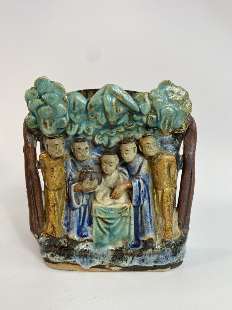 POT A PINCEAUX RECTANGULAIRE EN GRES EMAILLE POLYCHROME, SHIWAN - Chine - Décor…