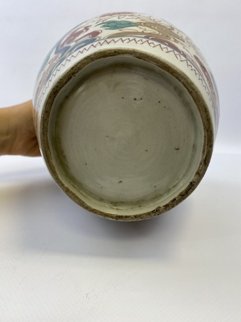 POT COUVERT, IMARI - Japon - A décor d'oiseaux et de volutes. - (éclats et manq…