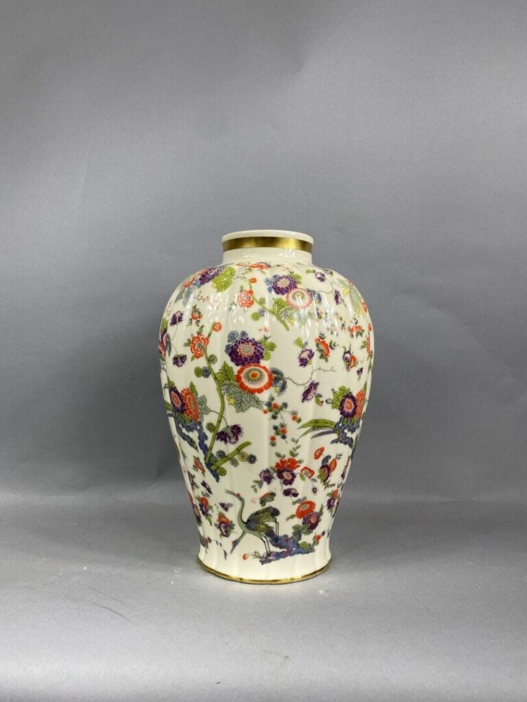 Potiche godronnée en faïence à décor floral stylisé sur fond crème - Cachet Tho…