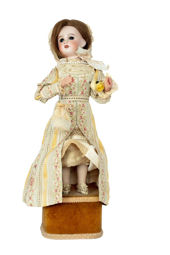 Poupée automate, le corps en bois (accidents), tête en porcelaine signée SFBJ P…