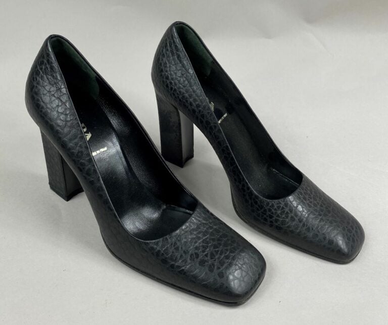 PRADA - Paire d'escarpins en cuir noir - Pointure : 37 - H. talon : 9 cm - (éta…