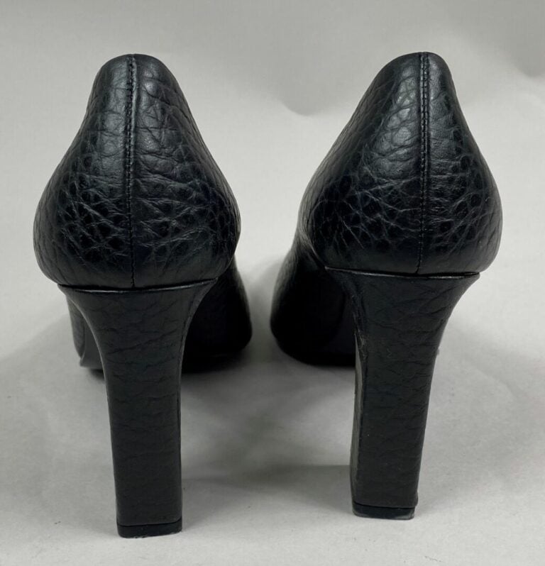 PRADA - Paire d'escarpins en cuir noir - Pointure : 37 - H. talon : 9 cm - (éta…