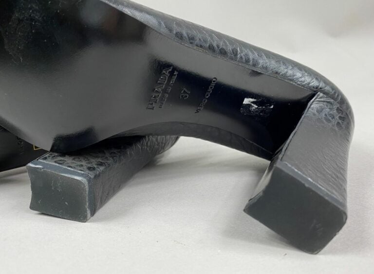PRADA - Paire d'escarpins en cuir noir - Pointure : 37 - H. talon : 9 cm - (éta…