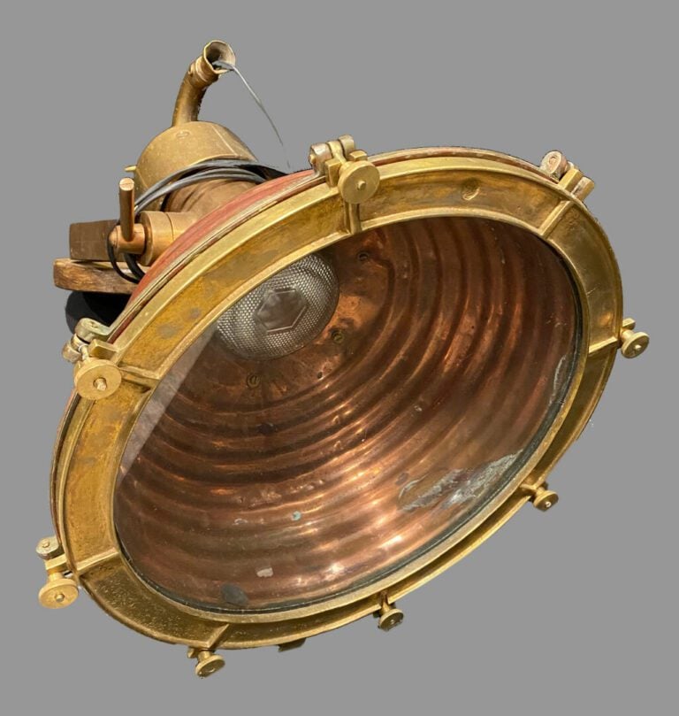 Projecteur de pont en cuivre et bronze riveté - H : 63 cm - Diam : 47,5 cm - Pr…