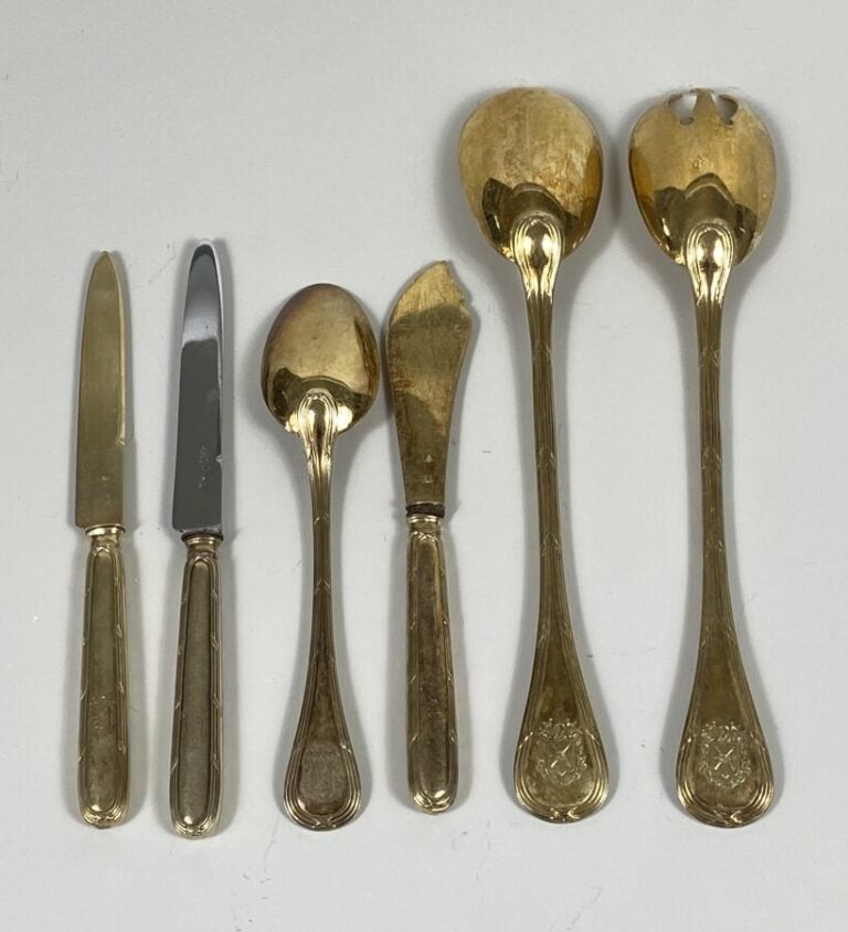 PUIFORCAT. - Ensemble de couverts en vermeil , modèle rubans croisés, spatules…