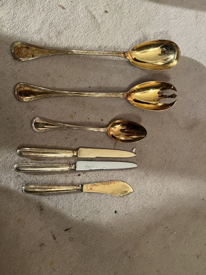 PUIFORCAT. - Ensemble de couverts en vermeil , modèle rubans croisés, spatules…