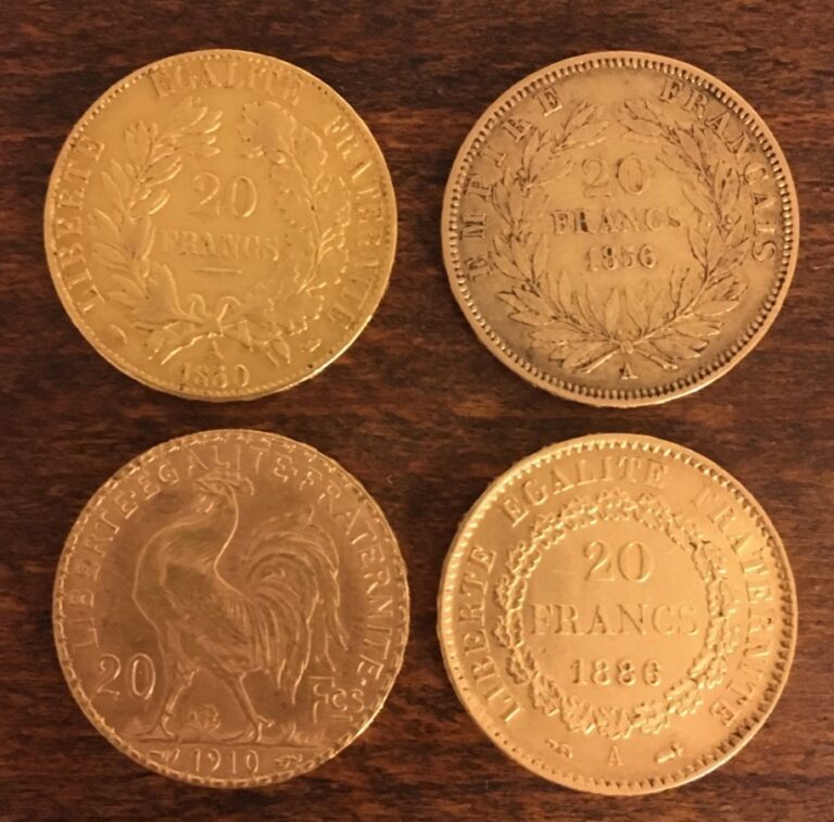 Quatre pièces de 20 francs or.
