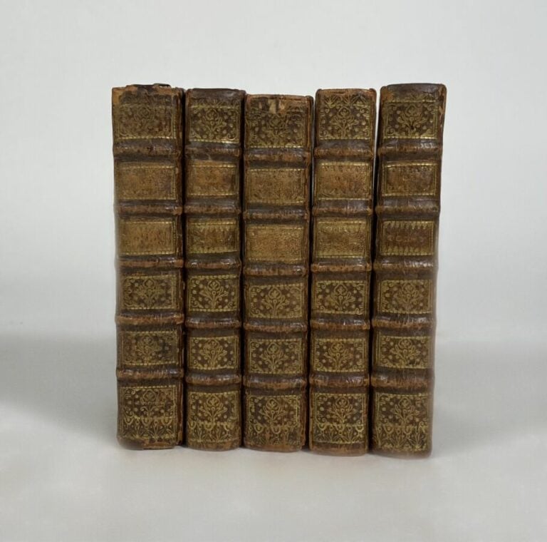 Quinault Théâtre - Pierre Ribou, 1715. - 5 vols in-12, plein veau.