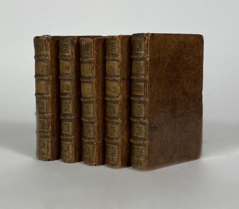 Quinault Théâtre - Pierre Ribou, 1715. - 5 vols in-12, plein veau.