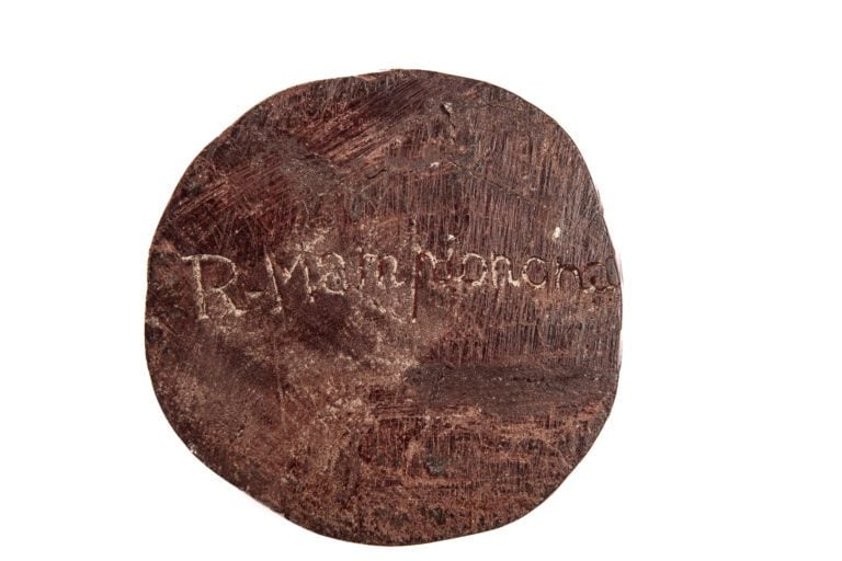 R. MAMPIONANA (XXe siècle) - Tête de jeune femme sculptée en bois exotique - Si…